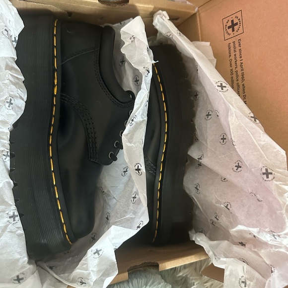 Size 7 Dr. Martin 8053 LEATHER PLATFORM CASUAL Shoes. - Picture 7 of 9